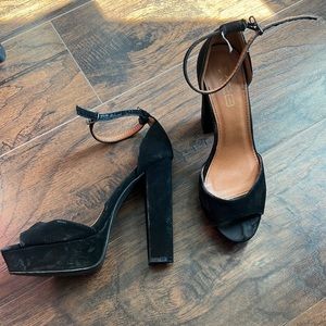 Black Ankle Strap Peep Toe-Platform Sandal 7 1/2